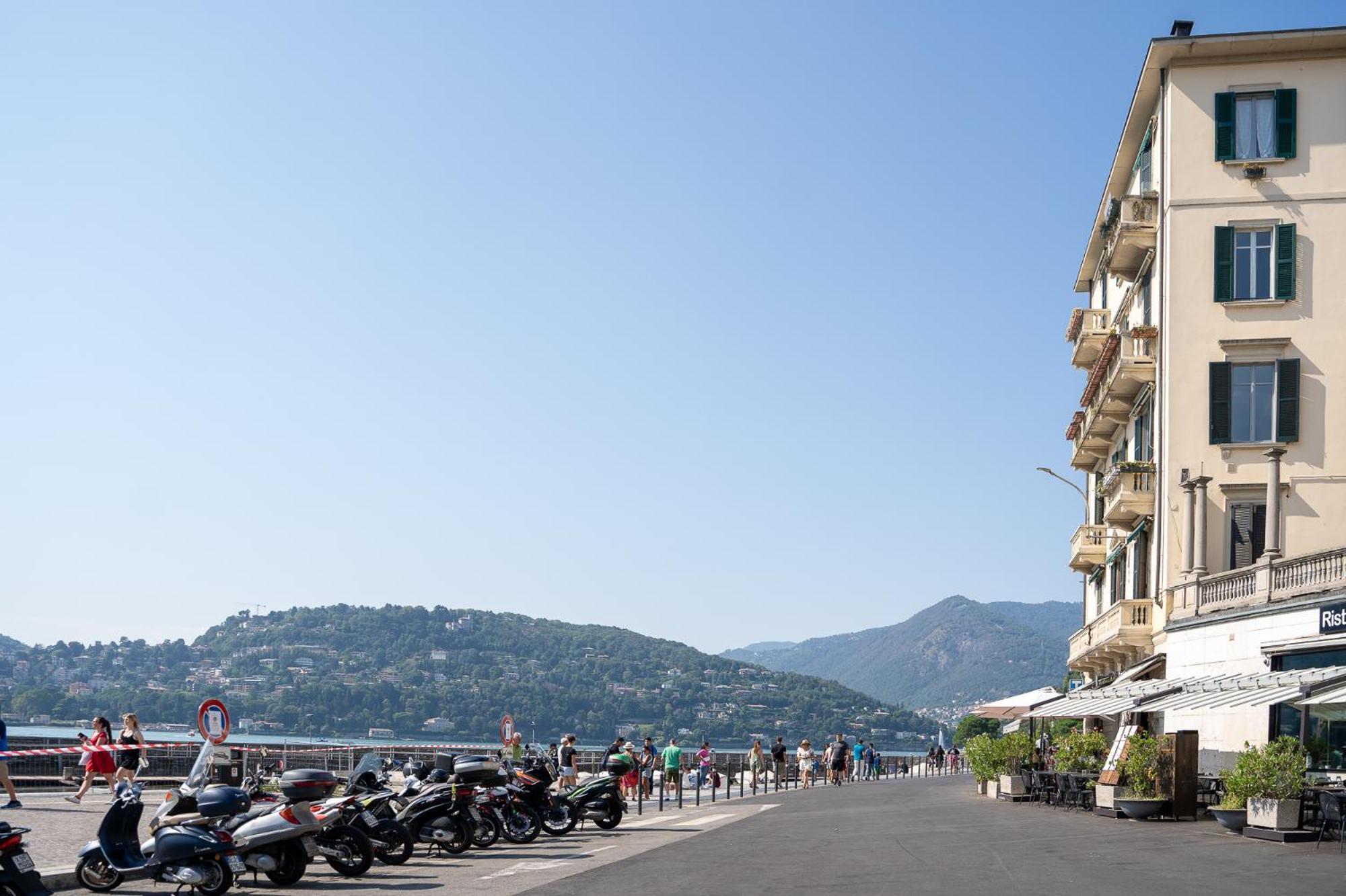 Appartamento Esclusivo Fronte Lago, In Centro A Como Con Garage Eksteriør billede